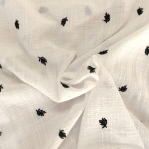 Tissu coton brodé - Petites feuilles noires sur fond blanc