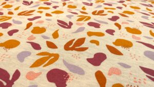 Tissu sweat coton et polyester - Feuilles stylisées - Poppy – Image 3