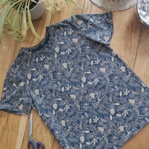 Tissu jersey - Motifs feuilles exotiques et singes sur fond bleu-gris foncé - Poppy – Image 4